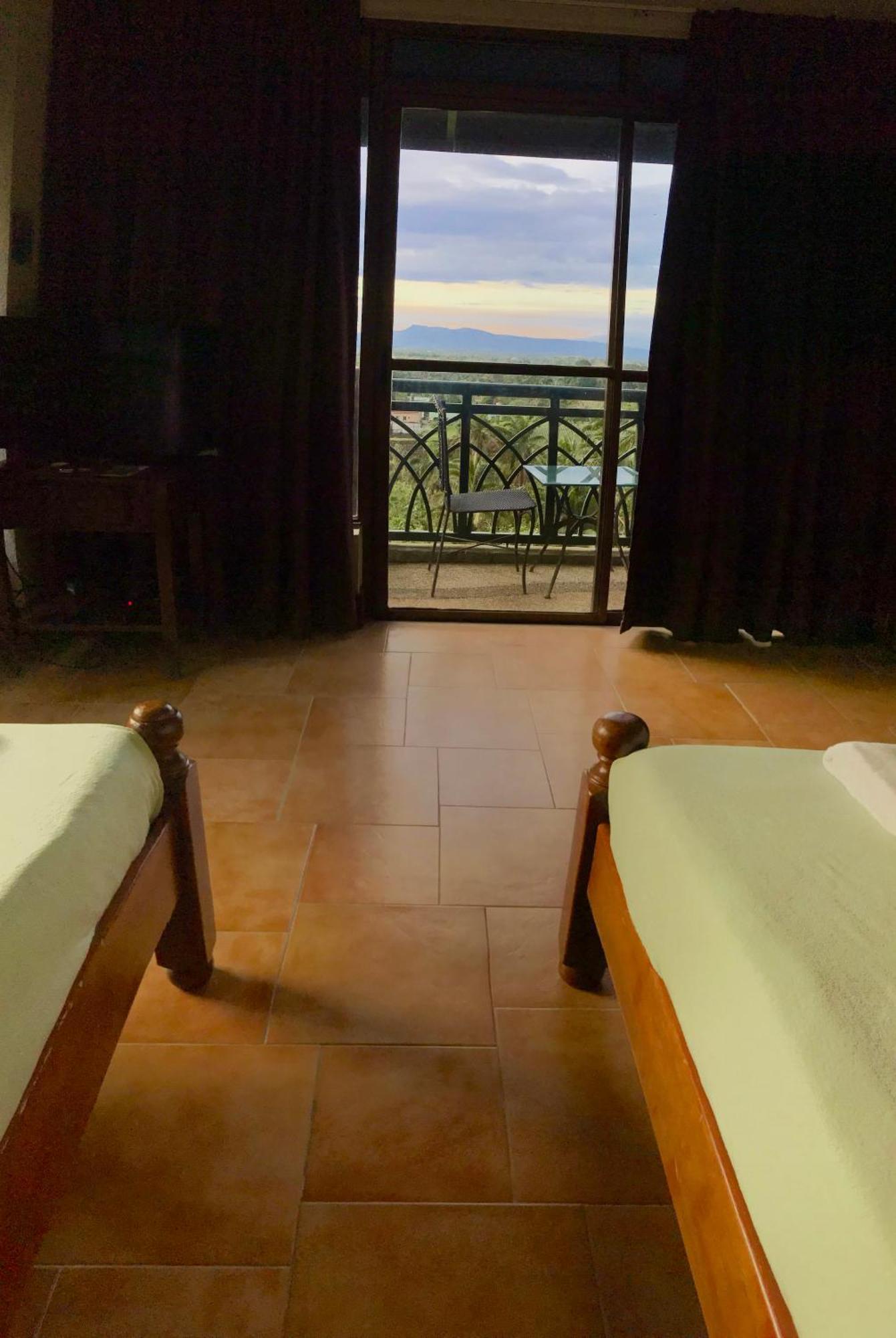 Mc Mountain Home Tagaytay City Room photo